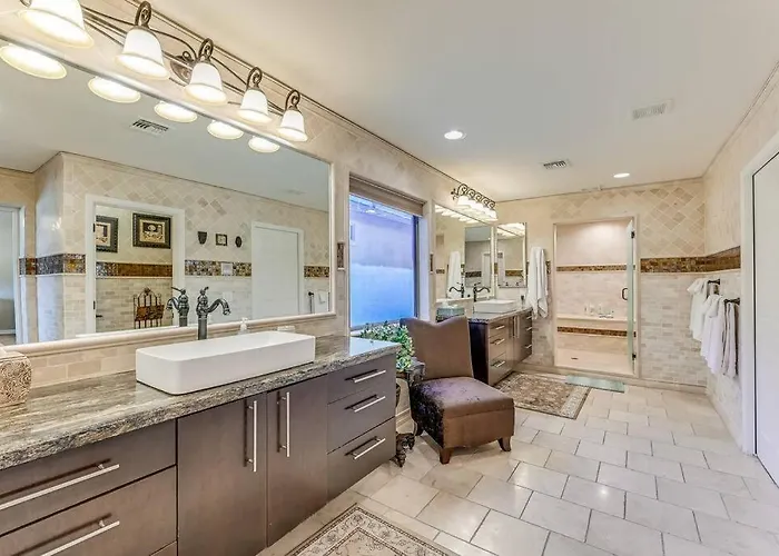 Gorgeous -right Off The Back Nine! Holiday home *